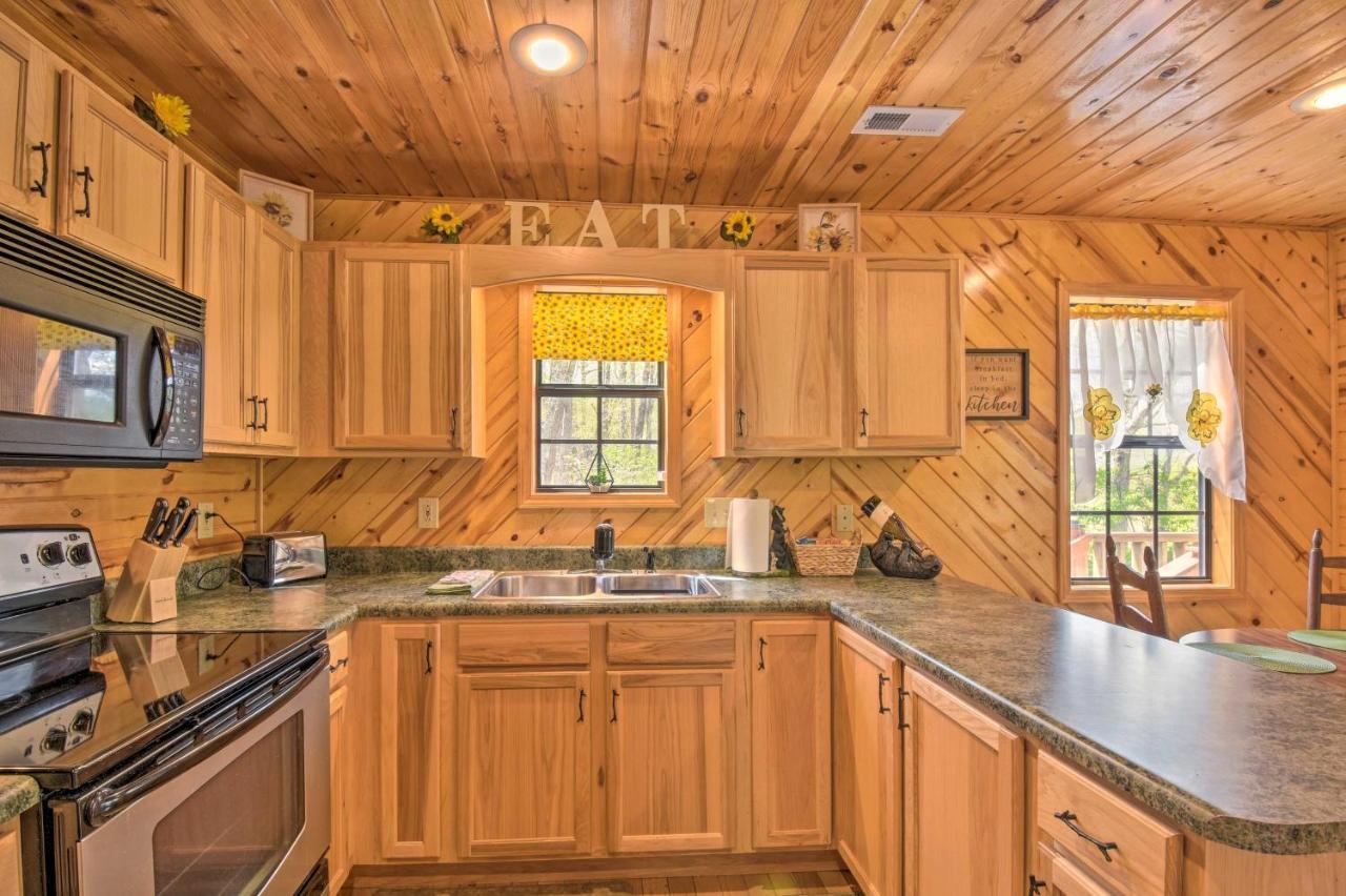Cozy Hiawassee Cabin With Fire Pit And Mtn Views! Exterior photo