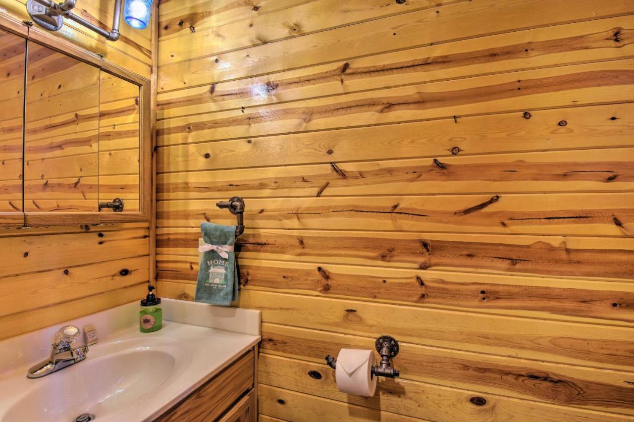 Cozy Hiawassee Cabin With Fire Pit And Mtn Views! Exterior photo